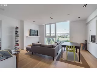 Photo #5: 19591583 Listing