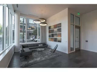 Photo #6: 19591583 Listing