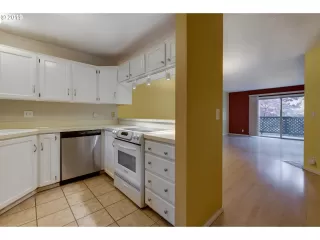 Photo #4: 19593159 Listing