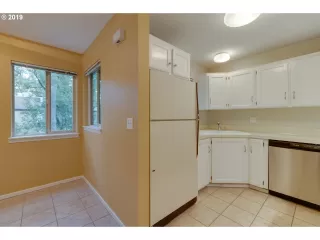 Photo #6: 19593159 Listing