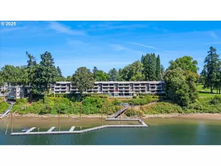 Photo #1: 195953937 Listing