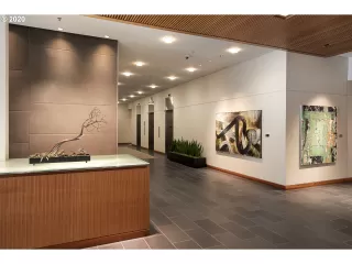 Photo #4: 19598258 Listing