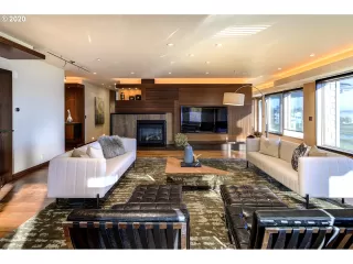 Photo #4: 19600129 Listing