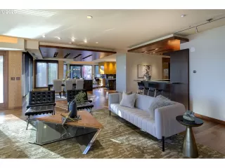 Photo #6: 19600129 Listing