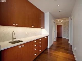 Photo #1: 19604848 Listing