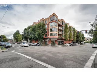 More Details about MLS # 19607512 : 1620 NE BROADWAY ST 232