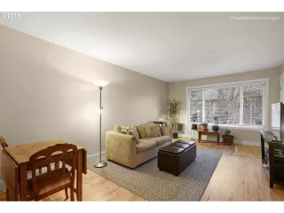 Photo #3: 19607529 Listing