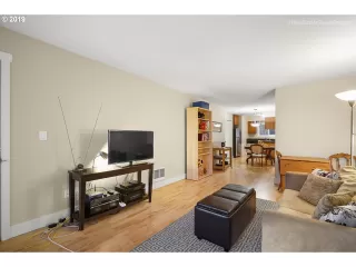 Photo #5: 19607529 Listing