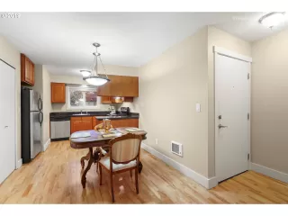 Photo #6: 19607529 Listing