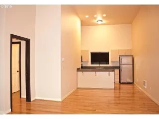 Photo #3: 19612095 Listing