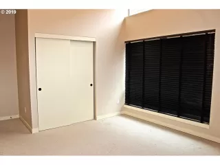 Photo #5: 19612095 Listing