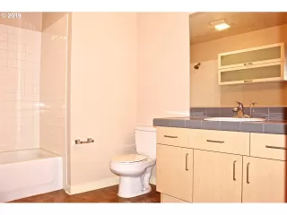 Photo #6: 19612095 Listing