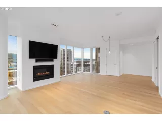 Photo #5: 19612499 Listing