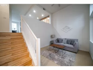 Photo #5: 19612657 Listing 