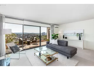 Photo #3: 19613471 Listing