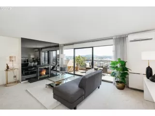 Photo #4: 19613471 Listing