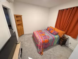 Photo #5: 196180832 Listing