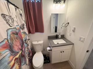 Photo #6: 196180832 Listing