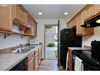 Photo #5: 19620529 Listing 