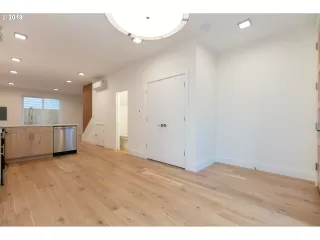 Photo #6: 19622439 Listing