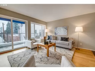 Photo #4: 19624204 Listing