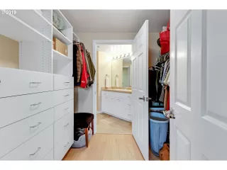 Photo #5: 19631871 Listing