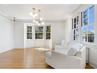 Photo #3: 196321435 Listing