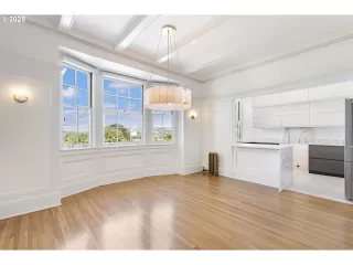 Photo #4: 196321435 Listing