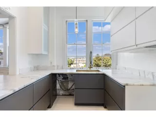 Photo #5: 196321435 Listing