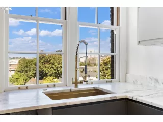 Photo #6: 196321435 Listing