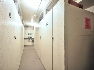 Photo #1: 19633242 Listing