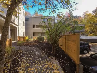 Photo #3: 19633242 Listing