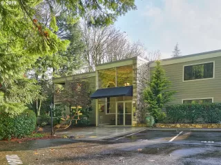 Photo #4: 19633242 Listing