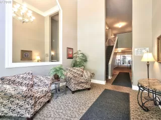 Photo #5: 19633242 Listing