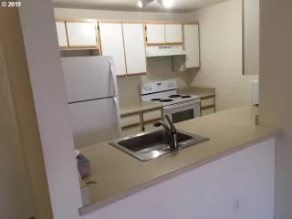 Photo #2: 19635709 Listing