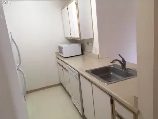 Photo #3: 19635709 Listing