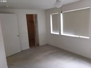 Photo #4: 19635709 Listing