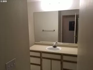 Photo #5: 19635709 Listing