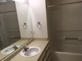 Photo #6: 19635709 Listing