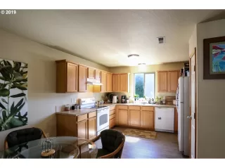 Photo #2: 19636131 Listing