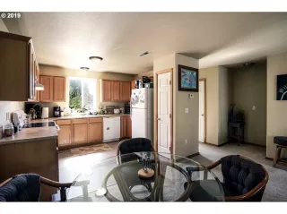 Photo #4: 19636131 Listing