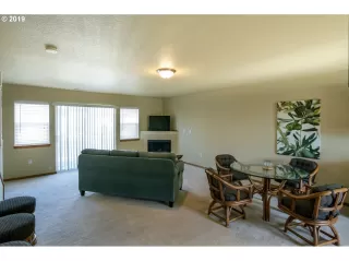 Photo #6: 19636131 Listing