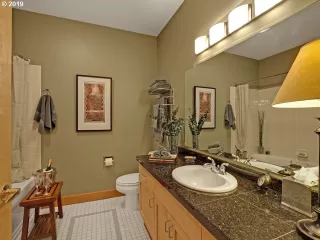 Photo #2: 19639401 Listing