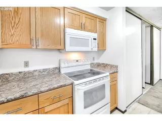 Photo #4: 19640518 Listing