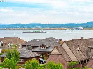 Photo #1: 19643352 Listing