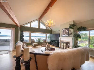 Photo #3: 19643352 Listing