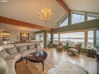 Photo #4: 19643352 Listing