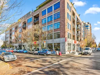 Photo #4: 19652148 Listing