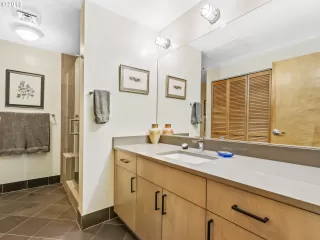 Photo #5: 19652148 Listing