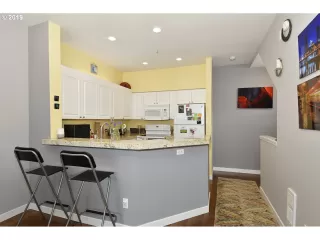 Photo #1: 19652304 Listing